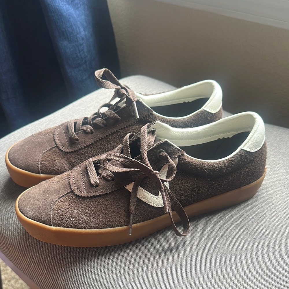 Van’s Sports Low Suede Women’s Sneakers